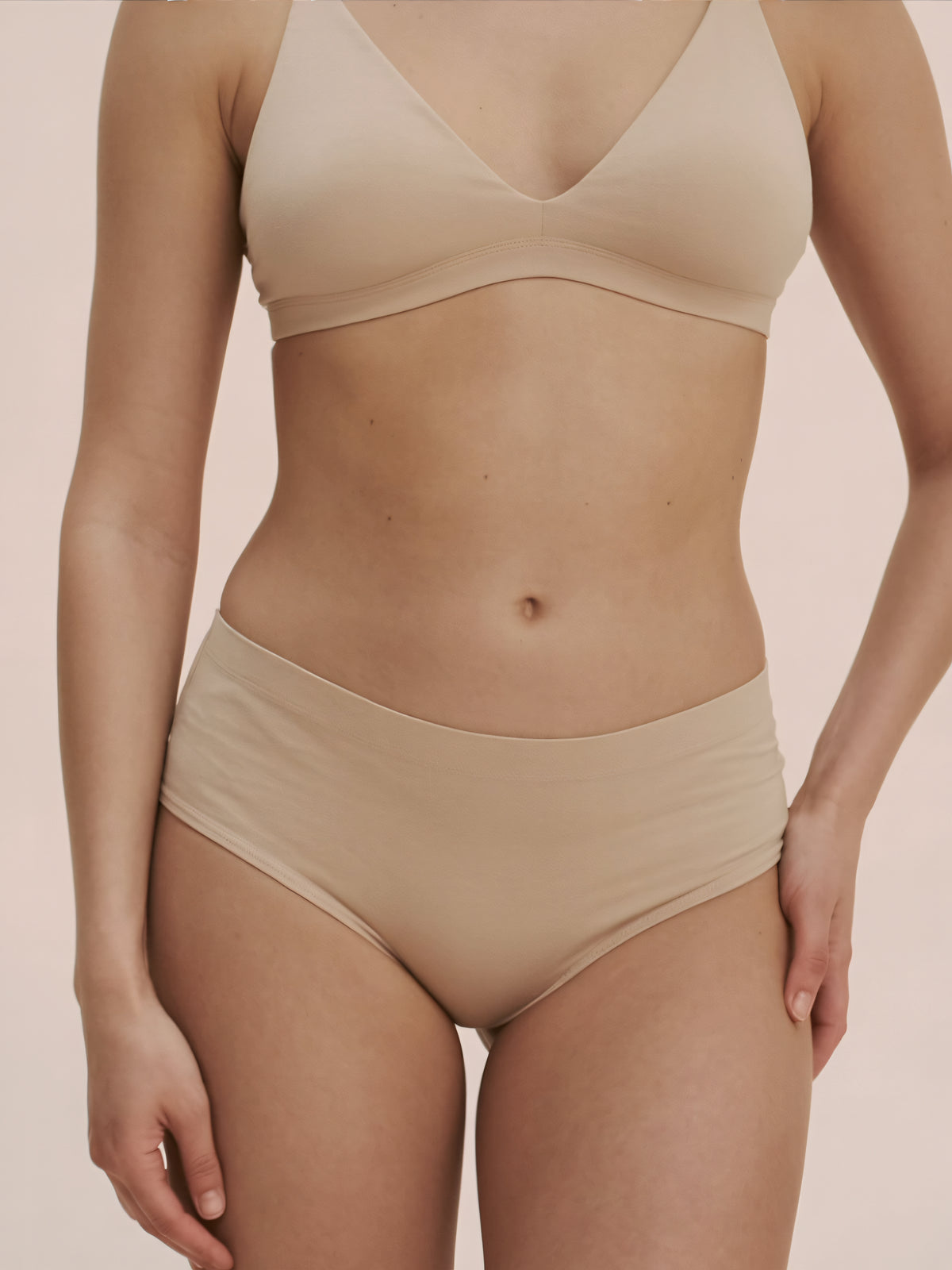 Hugger Brief | Comodidad sin costuras | 100% a prueba de fugas, día y noche | Albaricoque | Bragas menstruales