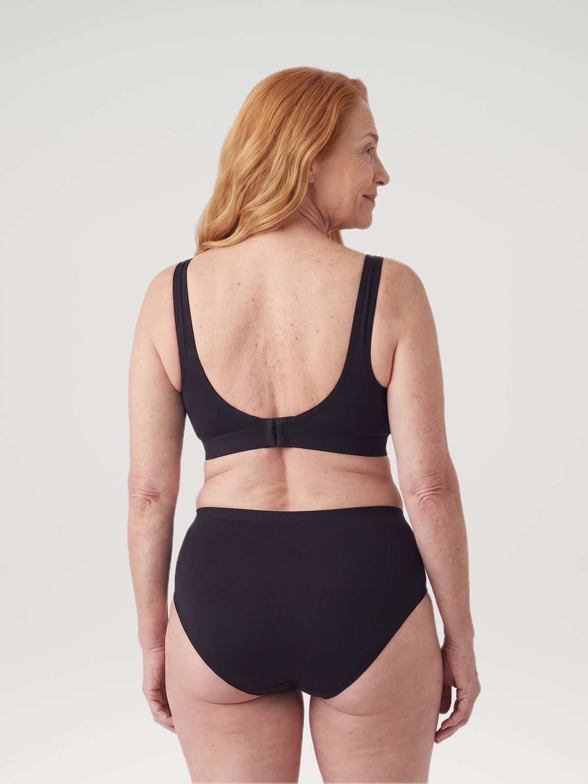 Comfort BH zwart, achterkant met U-rug en haaksluiting