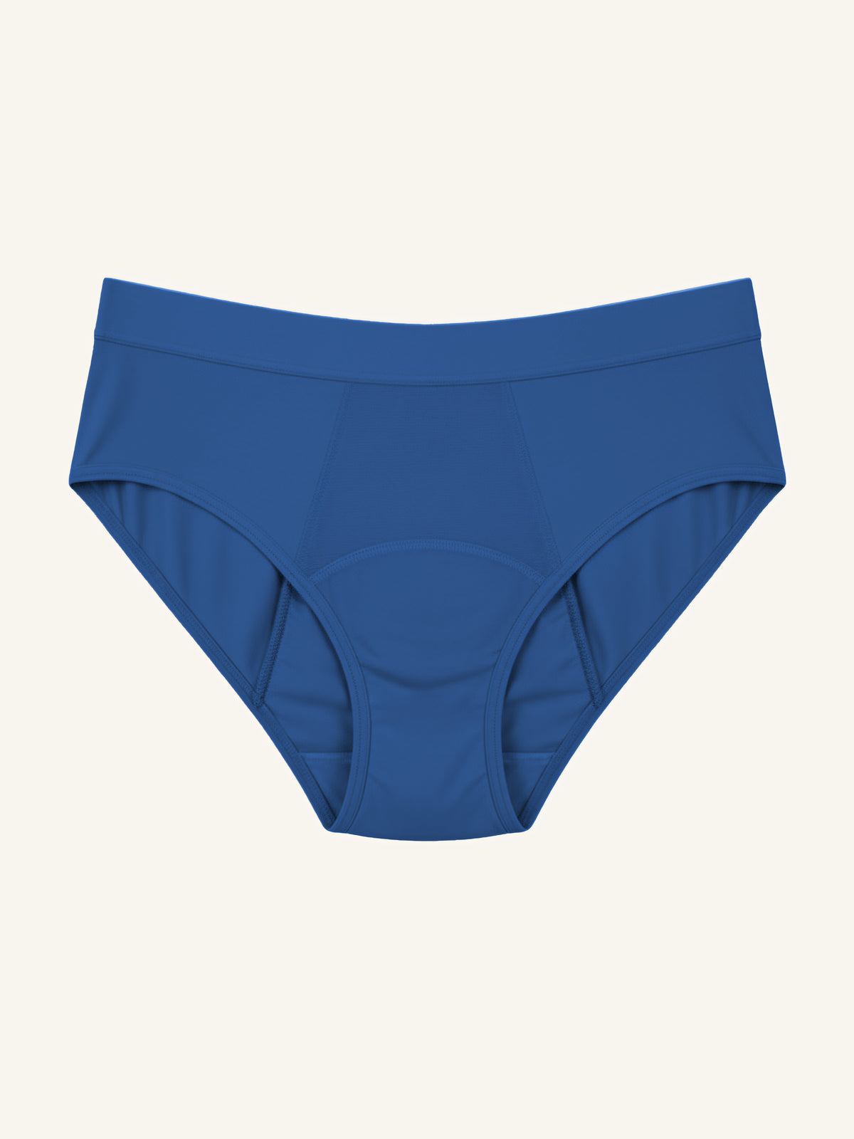 Menstruatie ondergoed blauw, losse hugger brief in vooraanzicht tegen een lichte achtergrond