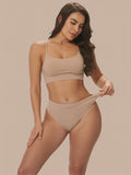 Menstruatie ondergoed apricot, high waist brief gedragen in volledig vooraanzicht