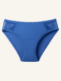 Menstruatie ondergoed blauw, losse everyday brief in vooraanzicht tegen een lichte achtergrond