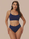 Menstruatie ondergoed blauw, high waist brief gedragen in volledig vooraanzicht