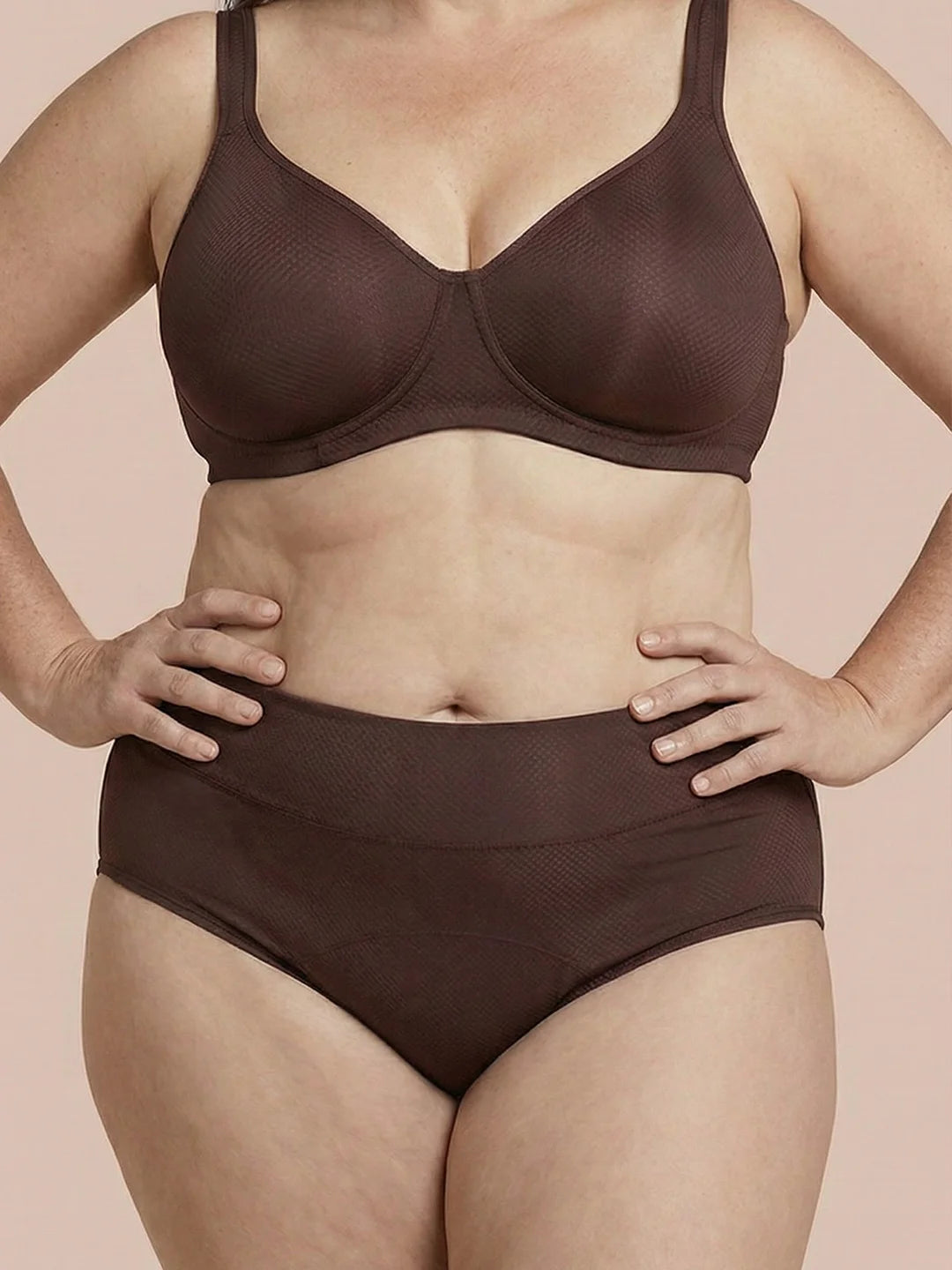 Menstruatie ondergoed chocolade, close-up van gedragen classic brief aan de voorkant