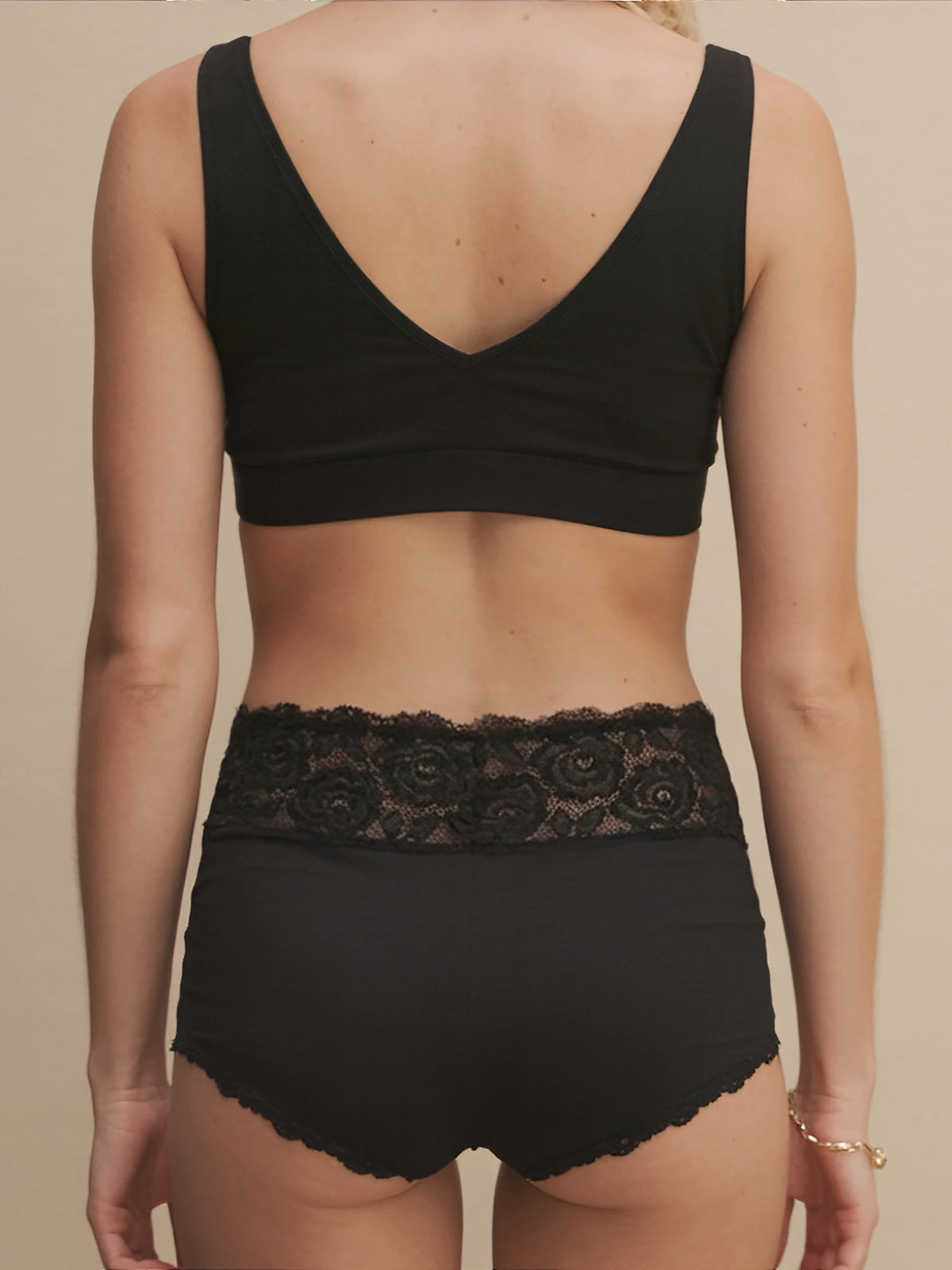 Menstruatie ondergoed, classic brief met kant gedragen van achteren
